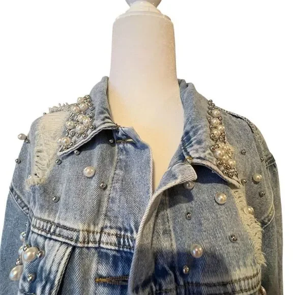 NWOT women's Jean jacket with pearls accent size medium distressed with pockets - Picture 4 of 8